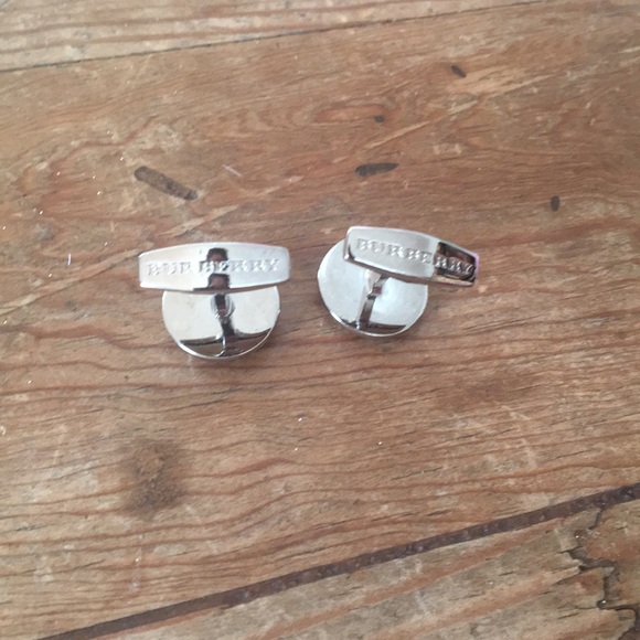 Burberry cuff links 🌟 - Picture 2 of 4